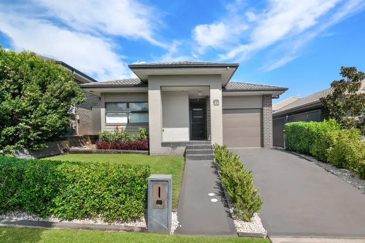 10 Neptune Street, Jordan Springs NSW 2747