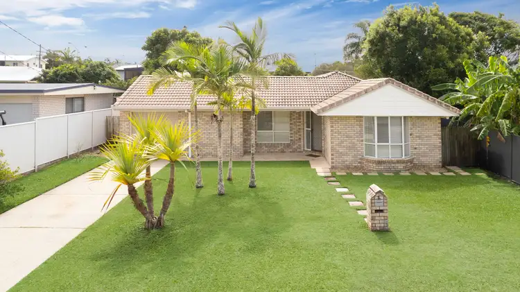 1 Sutherland Street, Dicky Beach QLD 4551