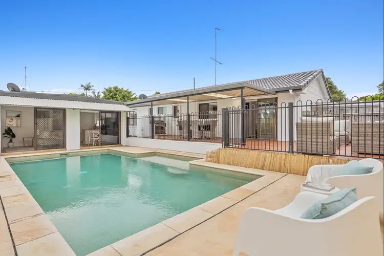 4 Mainsail Street, Currumbin Waters QLD 4223