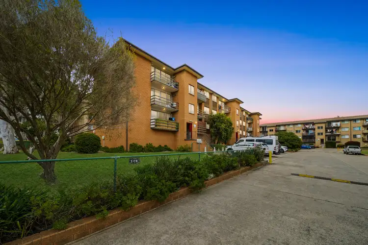 17/102 Henderson Road, Crestwood NSW 2620