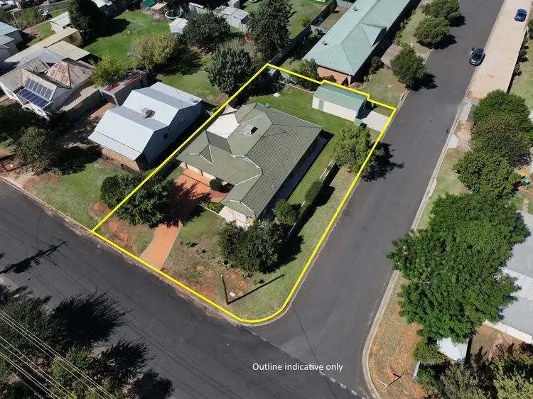13 Webb Street, Parkes NSW 2870