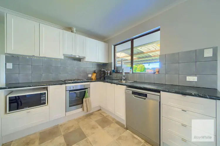 Sixth view of Homely house listing, 8 Sierra Crescent, Orana WA 6330