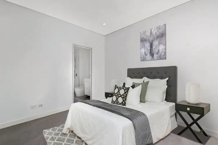 Fifth view of Homely unit listing, 305/2 Laurel Street, Carramar NSW 2163