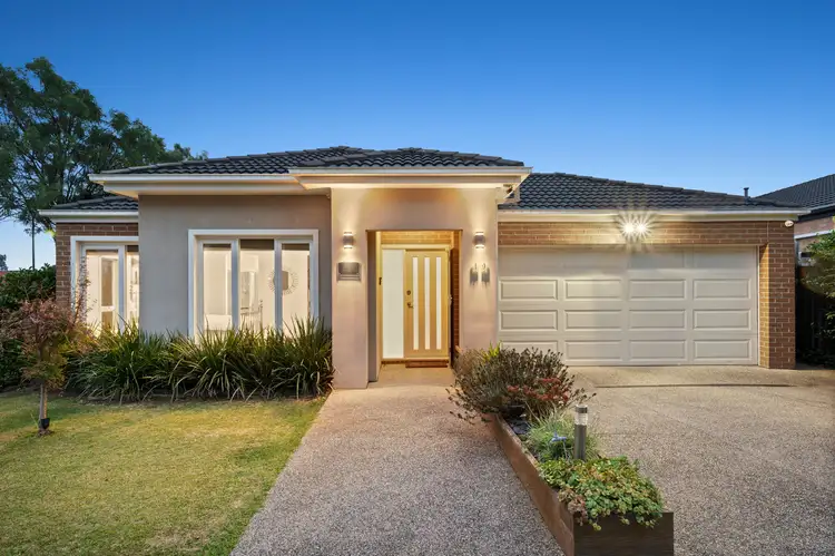 19 Kensley Circuit, Craigieburn VIC 3064