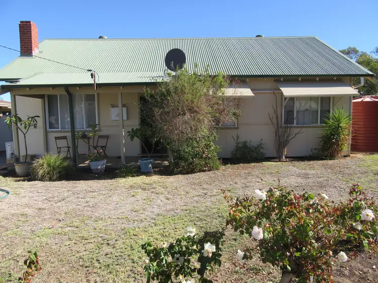 4 Robertson Street