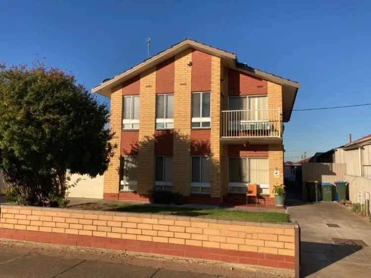 12 Richard Street