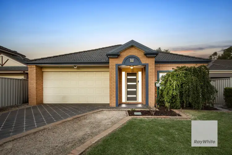3 Hunts Cross Way, Caroline Springs VIC 3023