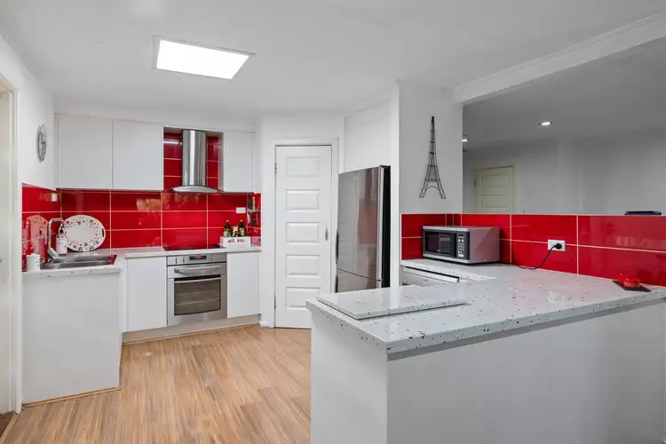 Second view of Homely house listing, 5 Gundaroo Square, Werribee VIC 3030