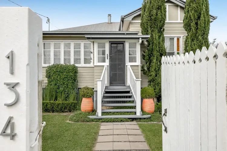 134 Stuart Street, Mount Lofty QLD 4350
