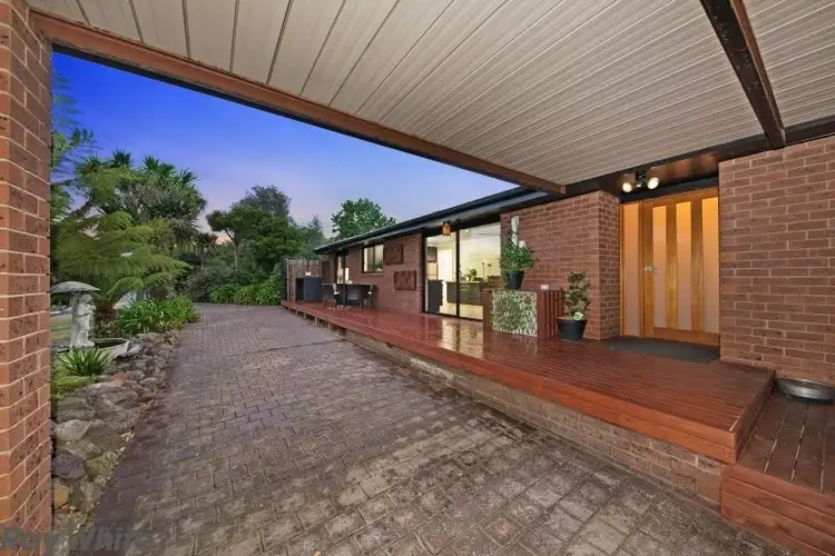 4 Metcalfe Drive, Romsey VIC 3434