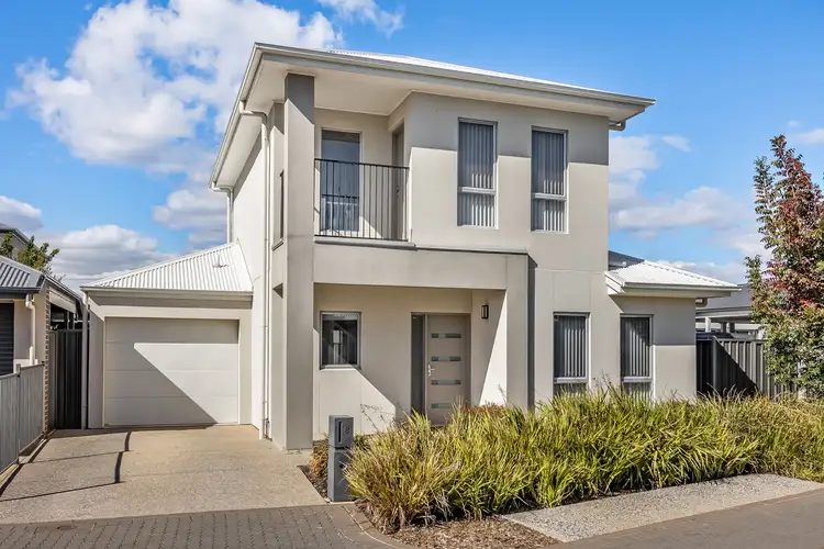 8 Vineview Walk, Park Holme SA 5043