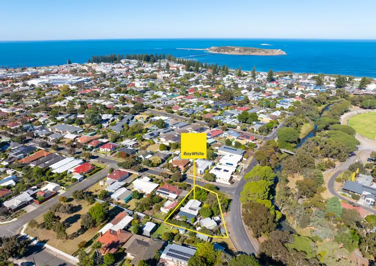 25 Churchill Road, Victor Harbor SA 5211