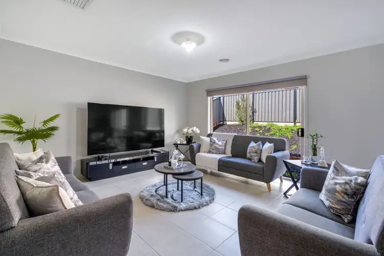 Fifth view of Homely house listing, 10 Montvale Drive, Craigieburn VIC 3064
