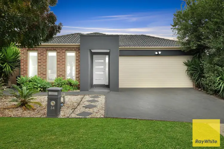 34 Dahlia Drive, Caroline Springs VIC 3023