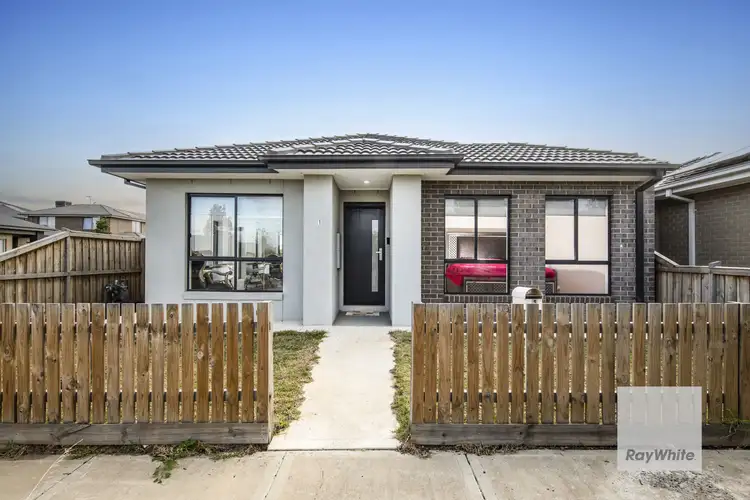 1 Taro Walk, Rockbank VIC 3335