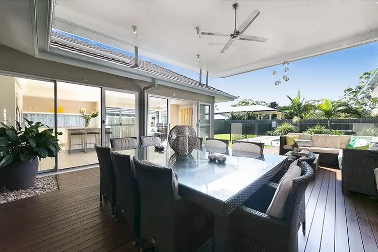 8 Barrington Crescent, Wakerley QLD 4154