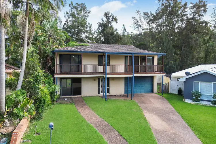 6 Costa Close, Green Point NSW 2251
