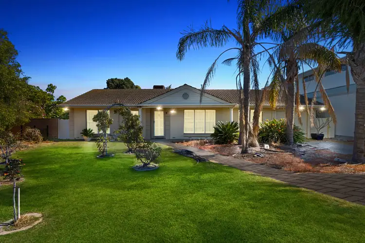 8 Macquarrie Court, West Lakes Shore SA 5020