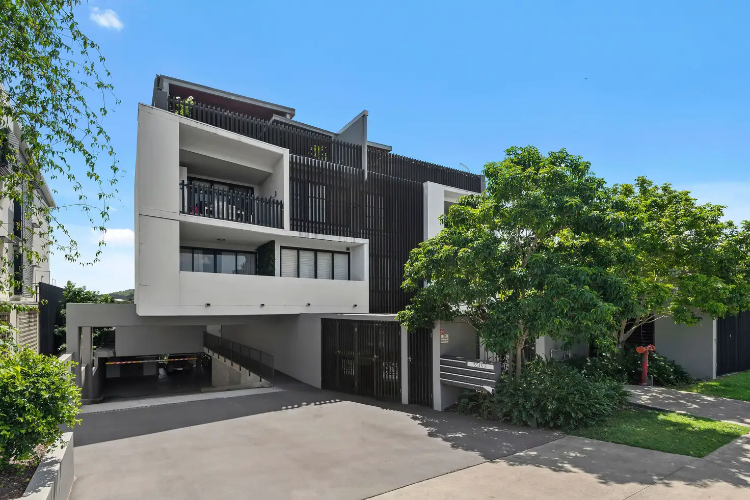 Main view of Homely unit listing, 10/35 Clarence Road, Indooroopilly QLD 4068