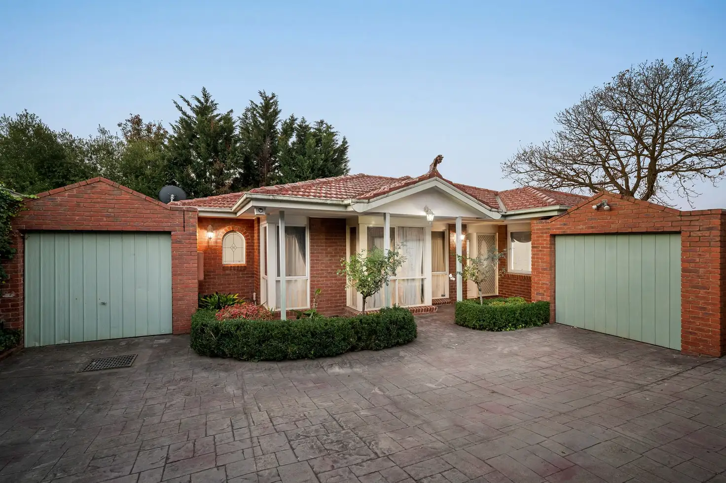 Main view of Homely unit listing, 2/15 Illuka Crescent, Mount Waverley VIC 3149