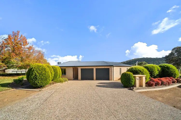 16 Macadamia Close, Jerrabomberra NSW 2619