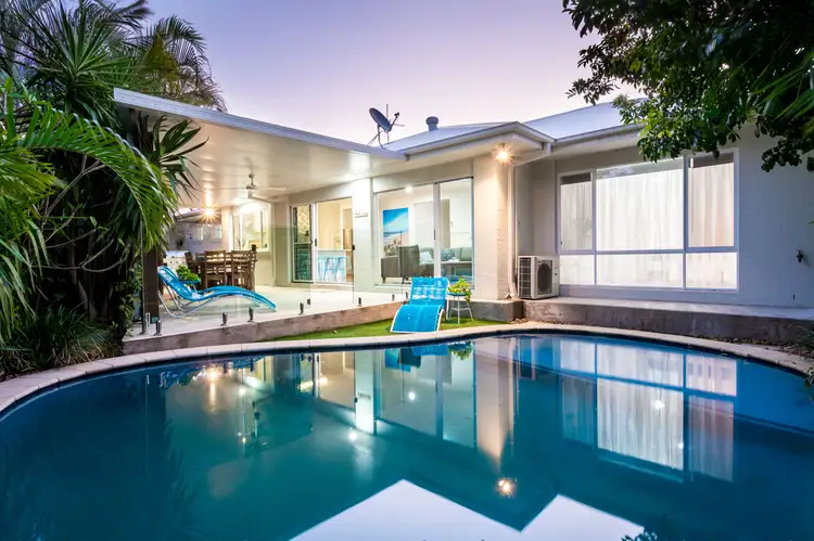 10 Allambi Avenue, Broadbeach Waters QLD 4218