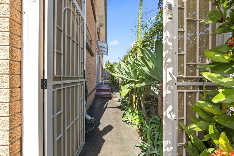 Second view of Homely other listing, 2/27 Leonard Avenue, Surfers Paradise QLD 4217