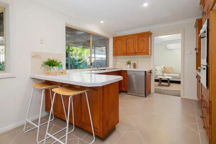 15 Fulmar Close, Mount Hutton NSW 2290