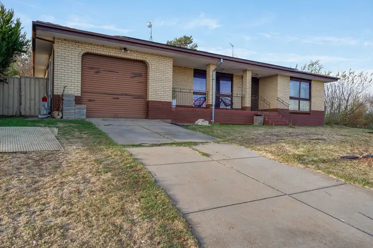 17 Gunnawarra Crescent, Craigmore SA 5114