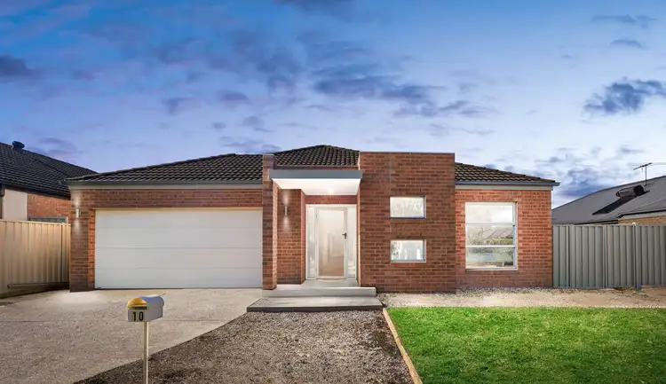 10 Croft Street, Caroline Springs VIC 3023