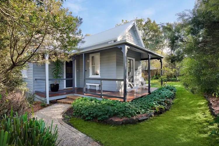 8 Eveleigh Avenue, Blackheath NSW 2785