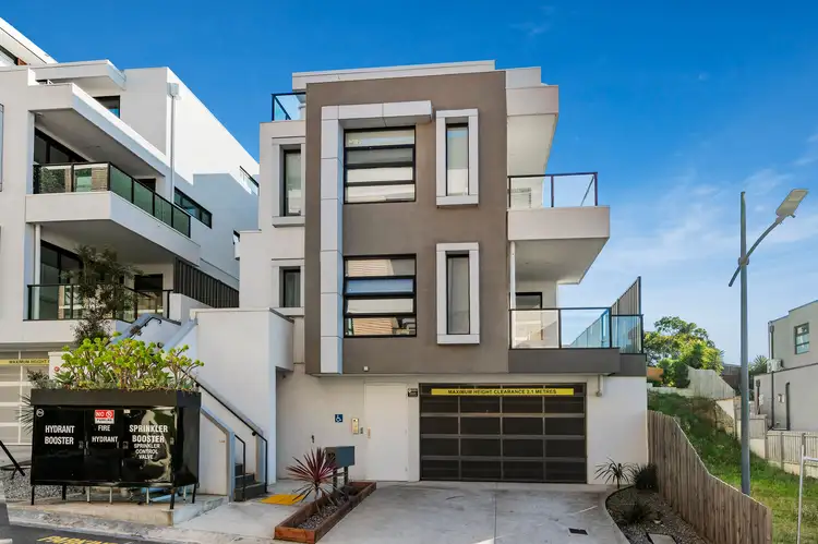 2/12 Red Hill Terrace, Doncaster East VIC 3109