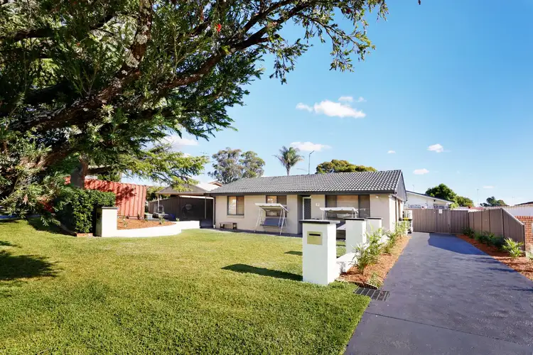 10 & 10A Olliver Crescent, St Clair NSW 2759