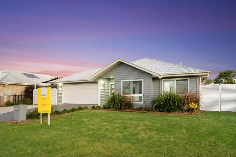 10 Fulmar Court, Burrum Heads QLD 4659