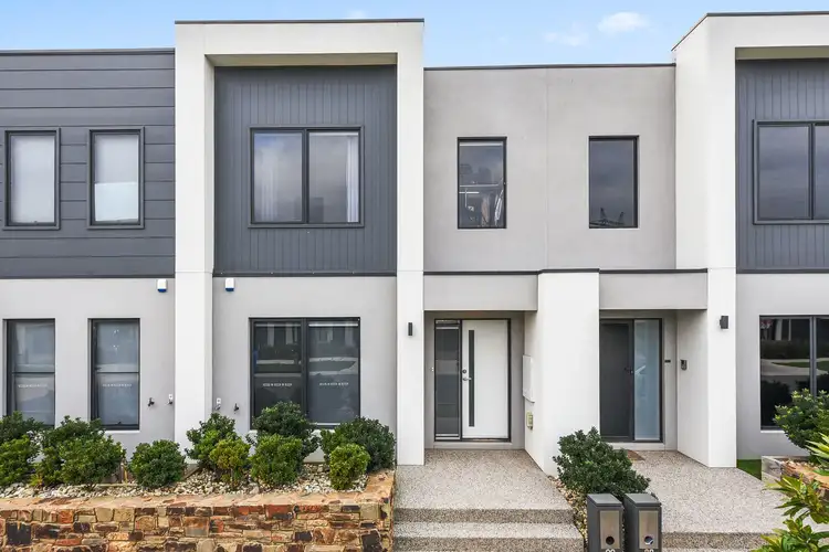 90 Picnic Avenue, Clyde North VIC 3978