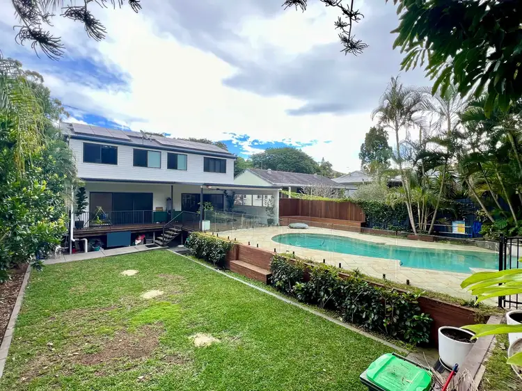 10 Nealdon Street, Holland Park QLD 4121