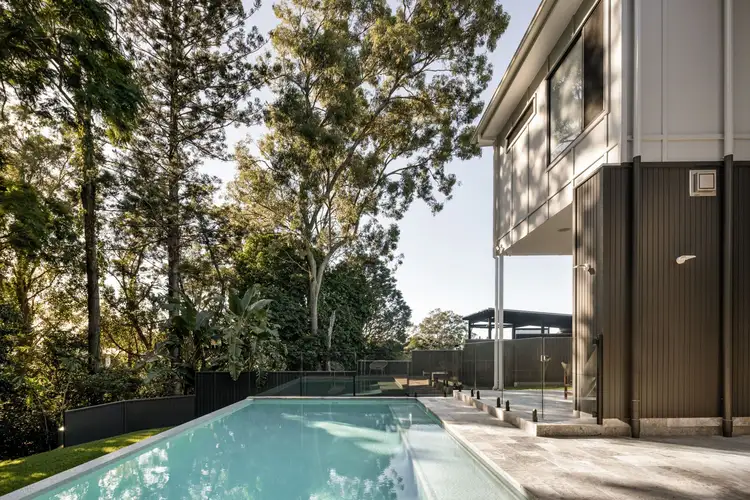 13 Quebec Avenue, Camp Hill QLD 4152