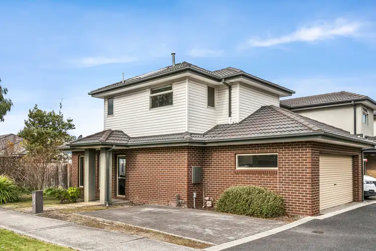 6 Wyndcliffe Way, Roxburgh Park VIC 3064