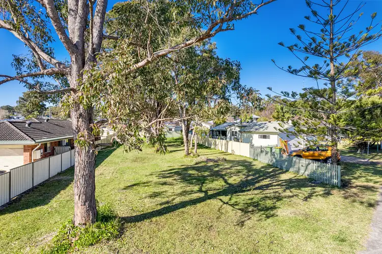 22 Warwick Avenue, Mannering Park NSW 2259