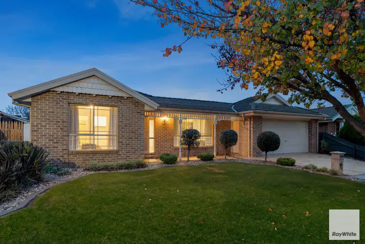 13 Burnley Grove, Taylors Hill VIC 3037