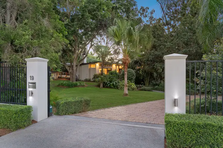 19 Scenic Road, Kenmore QLD 4069