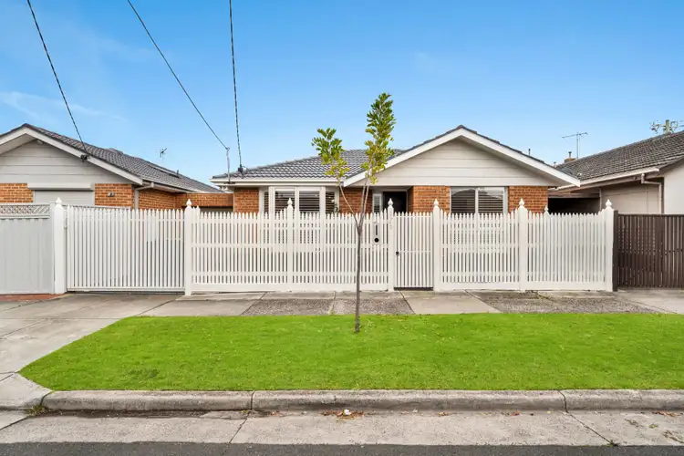 Main view of Homely unit listing, 2/6 Robinson Street, Clayton VIC 3168