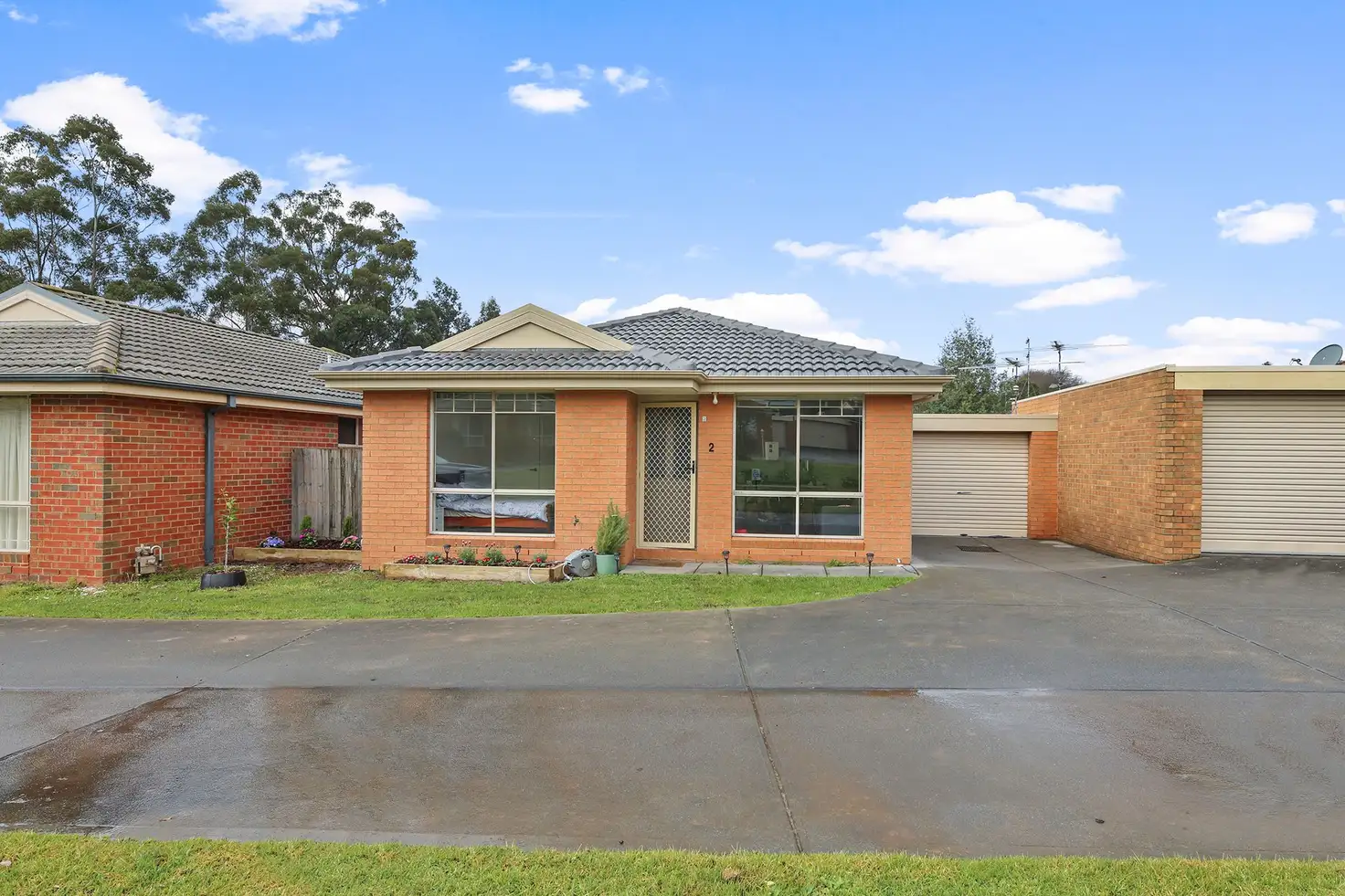 Main view of Homely unit listing, 2/3 Gumleaf Place, Drouin VIC 3818