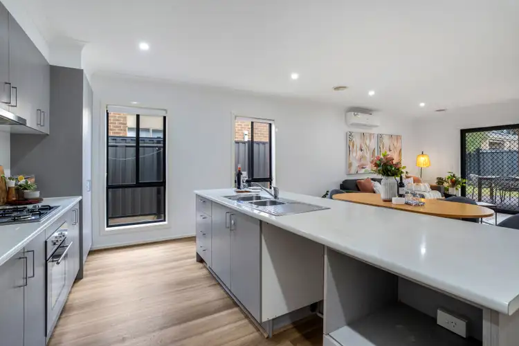 Second view of Homely house listing, 5 Accolade Drive, Craigieburn VIC 3064