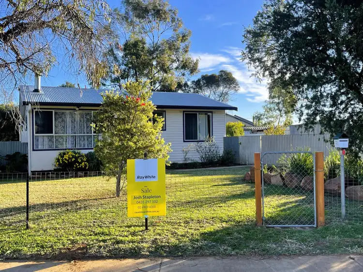 1 Corbett Street, Darlington Point NSW 2706