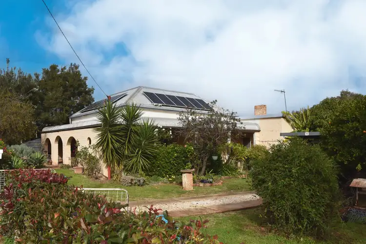32 Caswell Street, Peak Hill NSW 2869