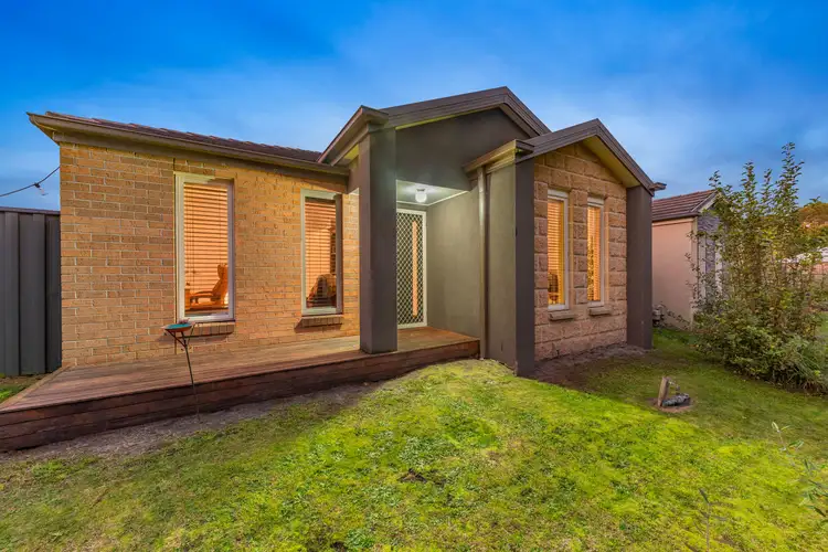 8 Volta Lane, Pakenham VIC 3810