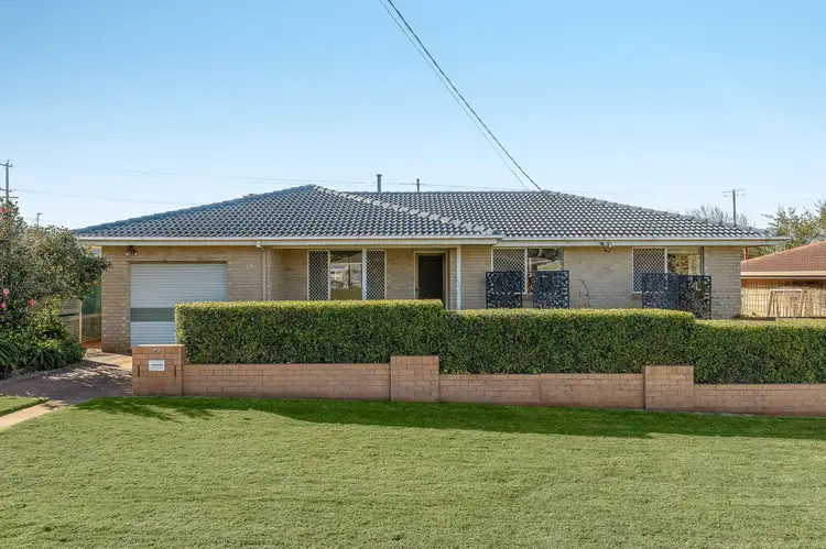 15 Merino Street, Harristown QLD 4350