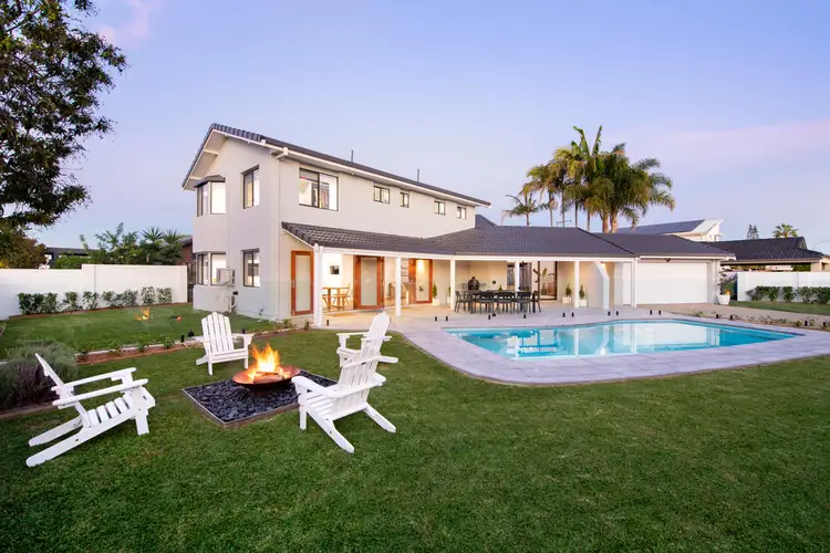 16 EDINBURGH Road, Benowa Waters QLD 4217