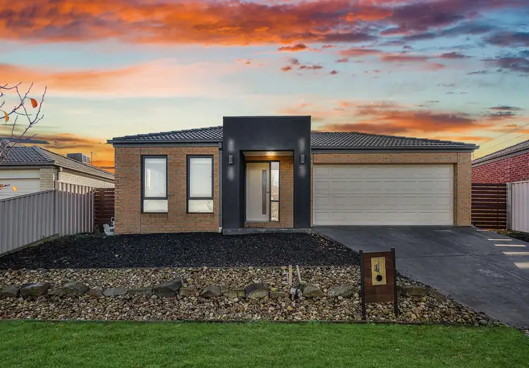4 Hamish Avenue, Pakenham VIC 3810
